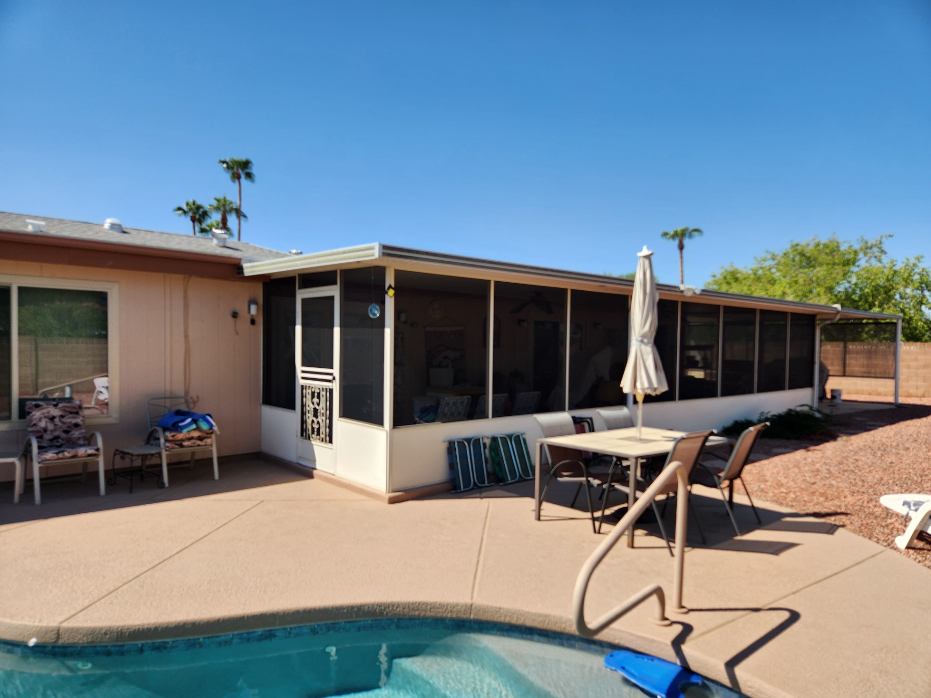 Screened patio room off backyard pool